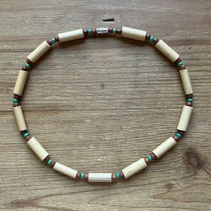 Vintage wood and beads choker.